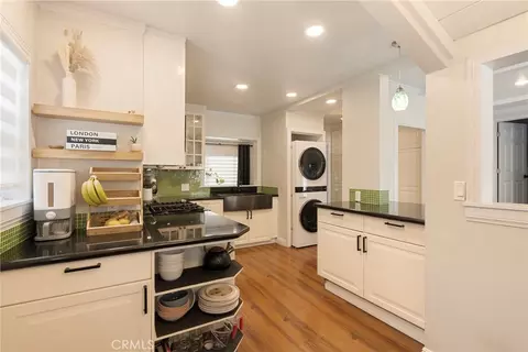 Kitchen - 541 Davis, Glendale, CA 91201 photo 5 of 6