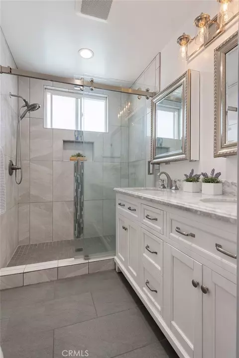 Bath - 904 Edgecomb, Covina, CA 91724 photo 1 of 3