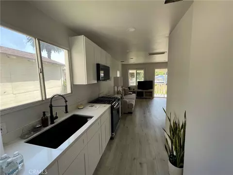 Entry Way - 463 Macdonald St, Pasadena, CA 91103 photo 1 of 4