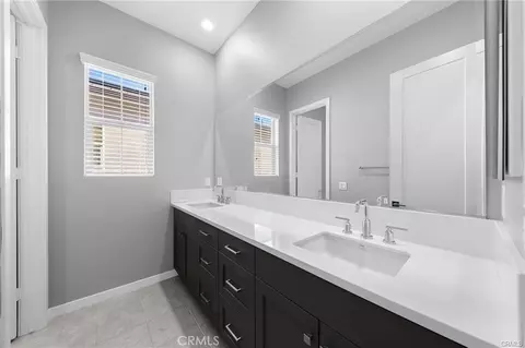 Entry Way - 115 Frame, Irvine, CA 92618 photo 4 of 6