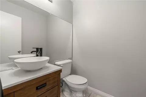 Bath - 40294 Mimulus Way, Temecula, CA 92591 photo 2 of 3
