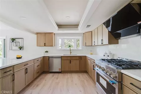 Kitchen - 142 Crescent Glen Dr, Glendora, CA 91741 photo 2 of 4