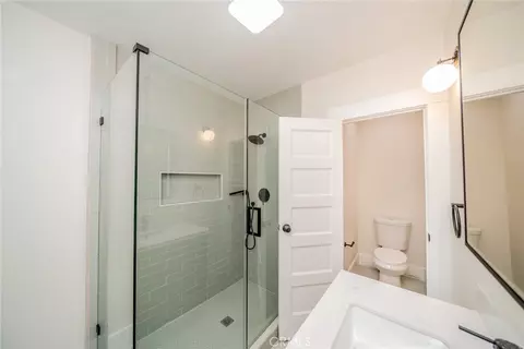 Bath - 4474 Highland Pl, Riverside, CA 92506 photo 2 of 3