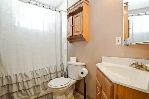 Bath - 17292 Owen St, Fontana, CA 92335 photo 1 of 1