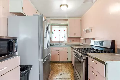 Kitchen - 17292 Owen St, Fontana, CA 92335 photo 1 of 2