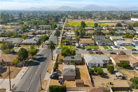 View/Area - 17292 Owen St, Fontana, CA 92335 photo 3 of 5