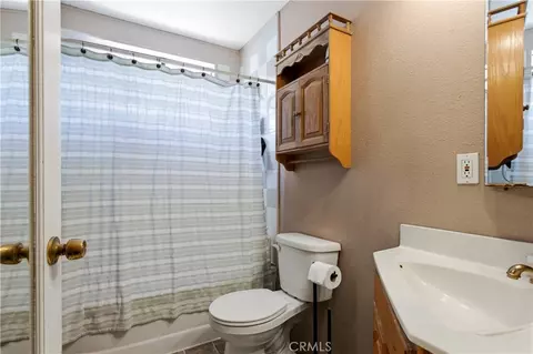 Bath - 17292 Owen St, Fontana, CA 92335 photo 1 of 1