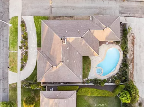 View/Area - 878 W Buffington St, Upland, CA 91784 photo 2 of 3