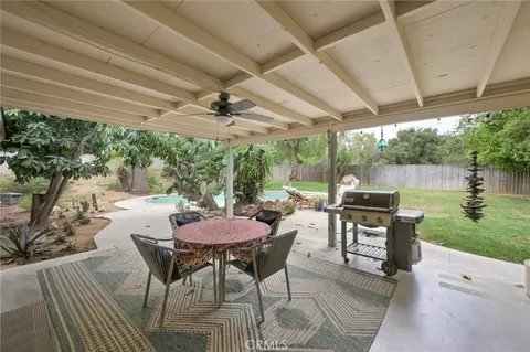 Exterior - 414 Via Vista Dr, Redlands, CA 92373 photo 4 of 6
