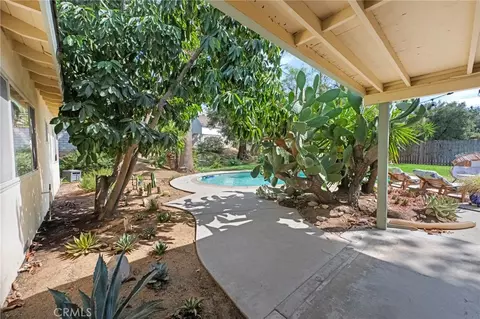Exterior - 414 Via Vista Dr, Redlands, CA 92373 photo 3 of 6