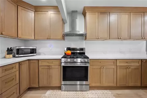 Kitchen - 414 Via Vista Dr, Redlands, CA 92373 photo 2 of 2