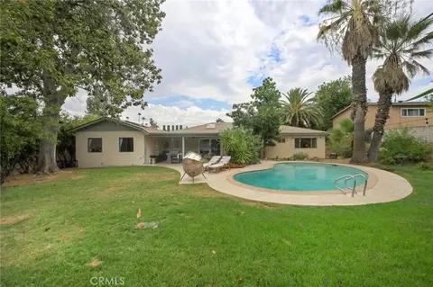 Exterior - 414 Via Vista Dr, Redlands, CA 92373 photo 5 of 6