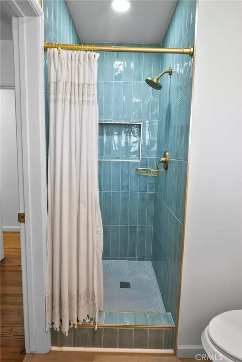 Bath - 414 Via Vista Dr, Redlands, CA 92373 photo 1 of 2
