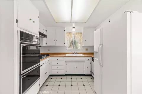 Kitchen - 36904 103rd E, Littlerock, CA 93543 photo 3 of 4