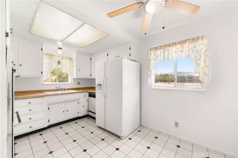 Kitchen - 36904 103rd E, Littlerock, CA 93543 photo 1 of 4