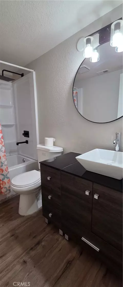 Bath - 1846 E Milling, Lancaster, CA 93535 photo 2 of 7