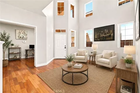 Living - 17892 Spring Hl, Riverside, CA 92503 photo 5 of 10