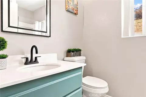 Bath - 17892 Spring Hl, Riverside, CA 92503 photo 5 of 5