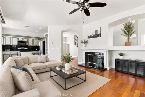 Living - 17892 Spring Hl, Riverside, CA 92503 photo 9 of 10
