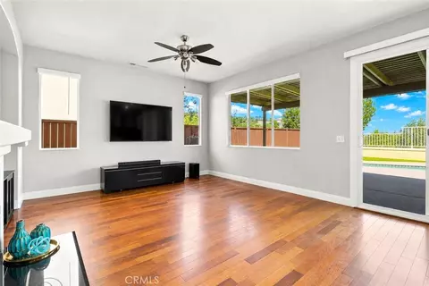 Living - 17892 Spring Hl, Riverside, CA 92503 photo 6 of 10