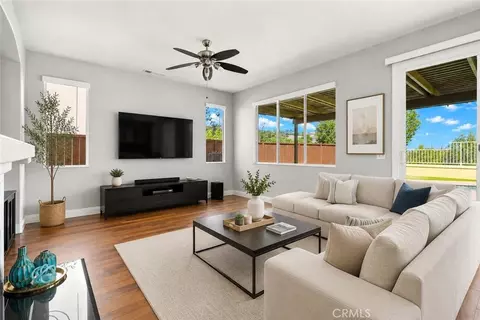 Living - 17892 Spring Hl, Riverside, CA 92503 photo 7 of 10