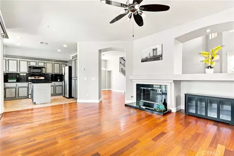 Living - 17892 Spring Hl, Riverside, CA 92503 photo 8 of 10