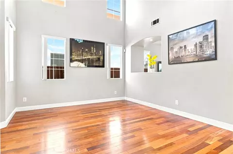 Living - 17892 Spring Hl, Riverside, CA 92503 photo 2 of 10