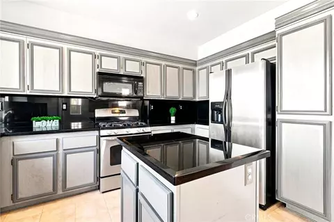 Kitchen - 17892 Spring Hl, Riverside, CA 92503 photo 2 of 4