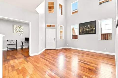 Living - 17892 Spring Hl, Riverside, CA 92503 photo 4 of 10
