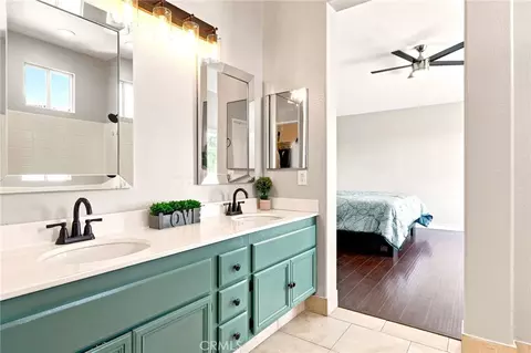 Bath - 17892 Spring Hl, Riverside, CA 92503 photo 3 of 5