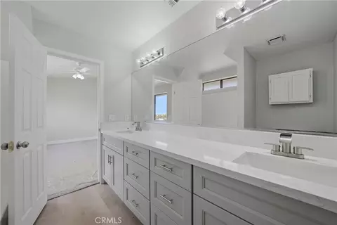 Bath - 18358 Catalpa, Hesperia, CA 92345 photo 3 of 3