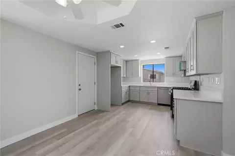 Entry Way - 18358 Catalpa, Hesperia, CA 92345 photo 2 of 4
