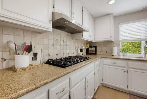 Kitchen - 2253 Jasmine Ave, Upland, CA 91784 photo 2 of 4