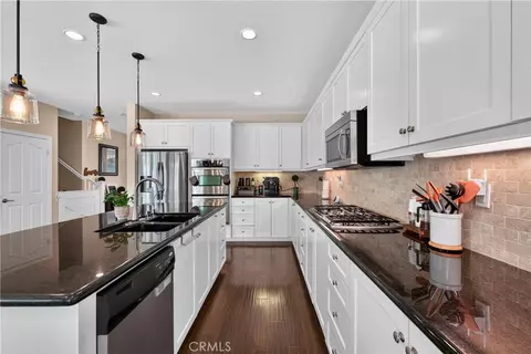 Kitchen - 7092 Leighton Dr, Eastvale, CA 92880 photo 4 of 5