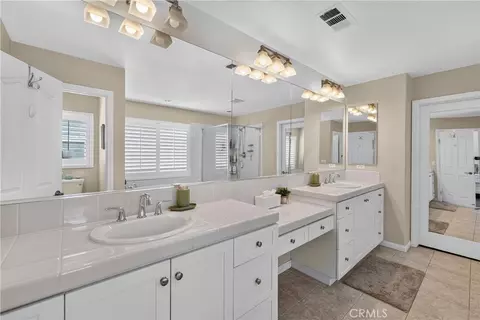 Bath - 7092 Leighton Dr, Eastvale, CA 92880 photo 2 of 4