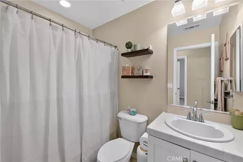 Bath - 7092 Leighton Dr, Eastvale, CA 92880 photo 1 of 4