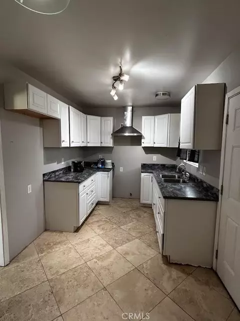 Kitchen - 25824 Us Highway 58, Barstow, CA 92311 photo 1 of 2