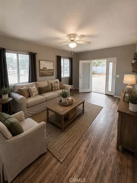 Living - 25824 Us Highway 58, Barstow, CA 92311 photo 2 of 3