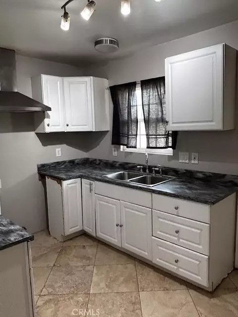 Kitchen - 25824 Us Highway 58, Barstow, CA 92311 photo 2 of 2