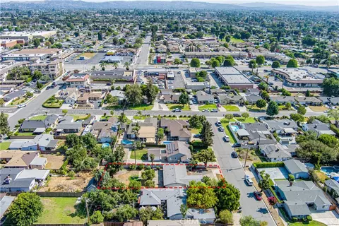 View/Area - 412 S Vecino Ave, Glendora, CA 91741 photo 4 of 9