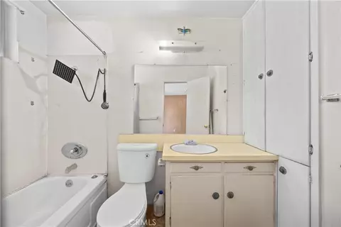 Bath - 412 S Vecino Ave, Glendora, CA 91741 photo 1 of 2