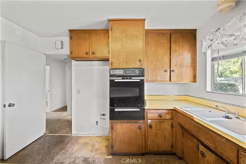 Kitchen - 412 S Vecino Ave, Glendora, CA 91741 photo 3 of 6