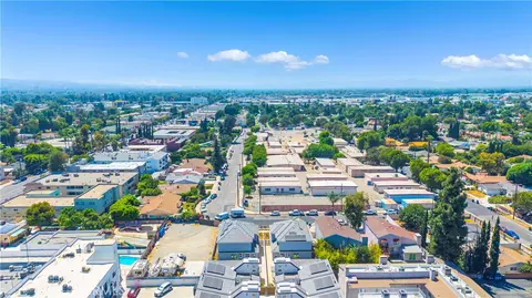 View/Area - 6826 N Whitman Ave, Van Nuys, CA 91406 photo 2 of 4