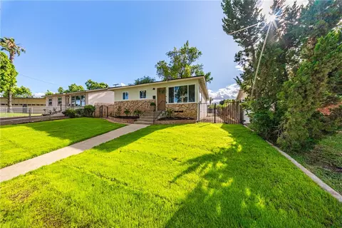 Exterior - 946 Cedar St, Corona, CA 92879 photo 1 of 4