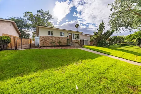 Exterior - 946 Cedar St, Corona, CA 92879 photo 2 of 4