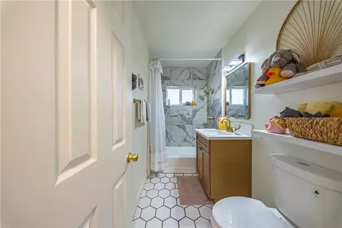 Bath - 946 Cedar St, Corona, CA 92879 photo 1 of 3