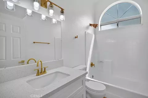 Bath - 646 W Home, Rialto, CA 92376 photo 4 of 4