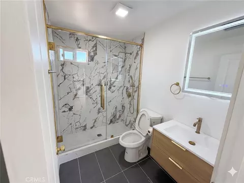 Bath - 125 N Date Ave, Rialto, CA 92376 photo 2 of 2