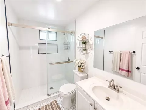 Bath - 125 N Date Ave, Rialto, CA 92376 photo 1 of 2