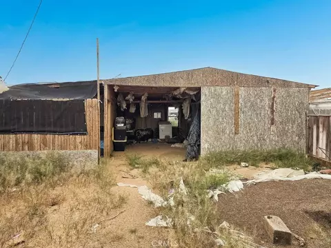 Exterior - 43111 260th E, Lancaster, CA 93535 photo 4 of 6